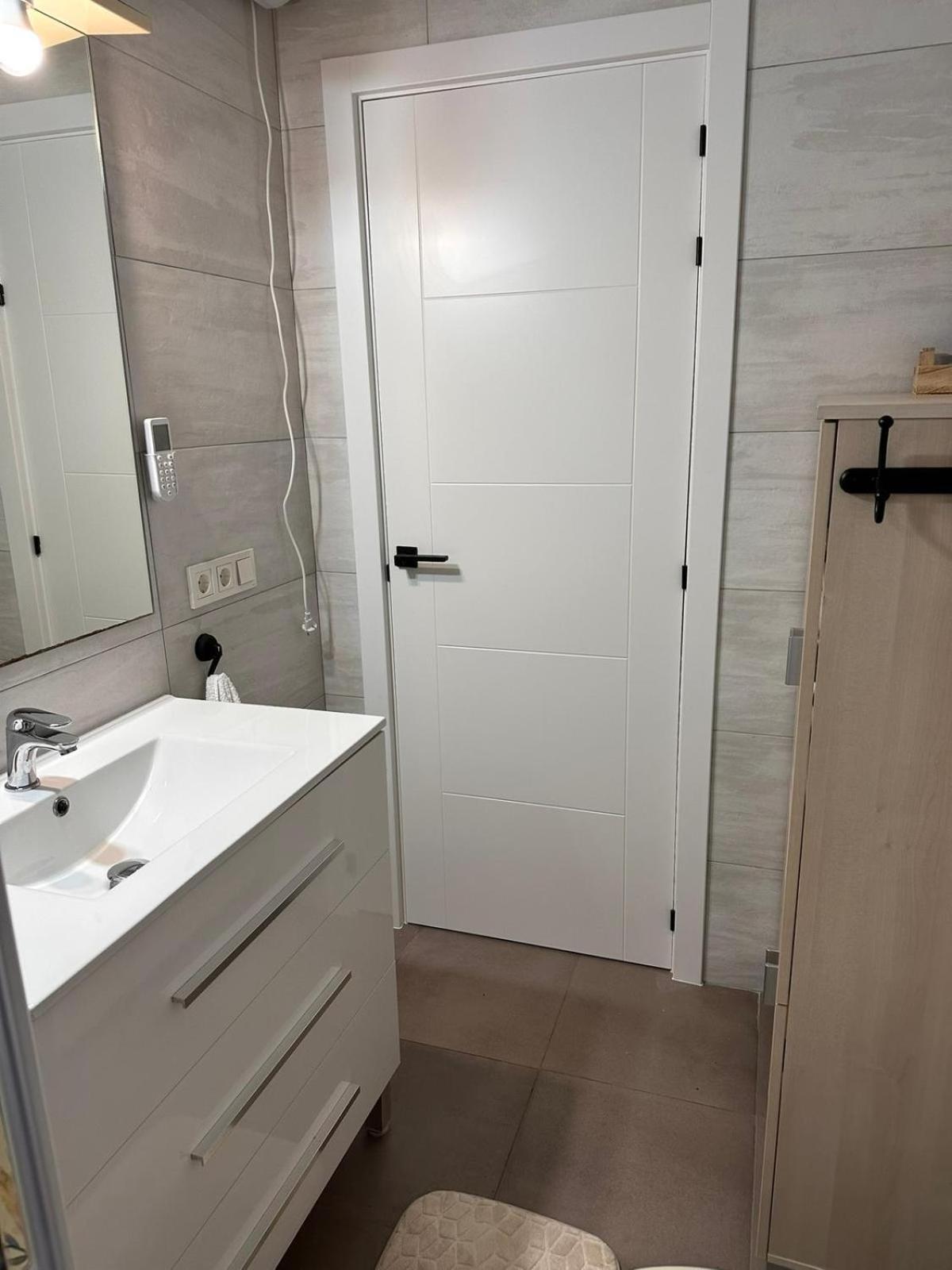 Happy Hideaway Apartment Аликанте Екстериор снимка