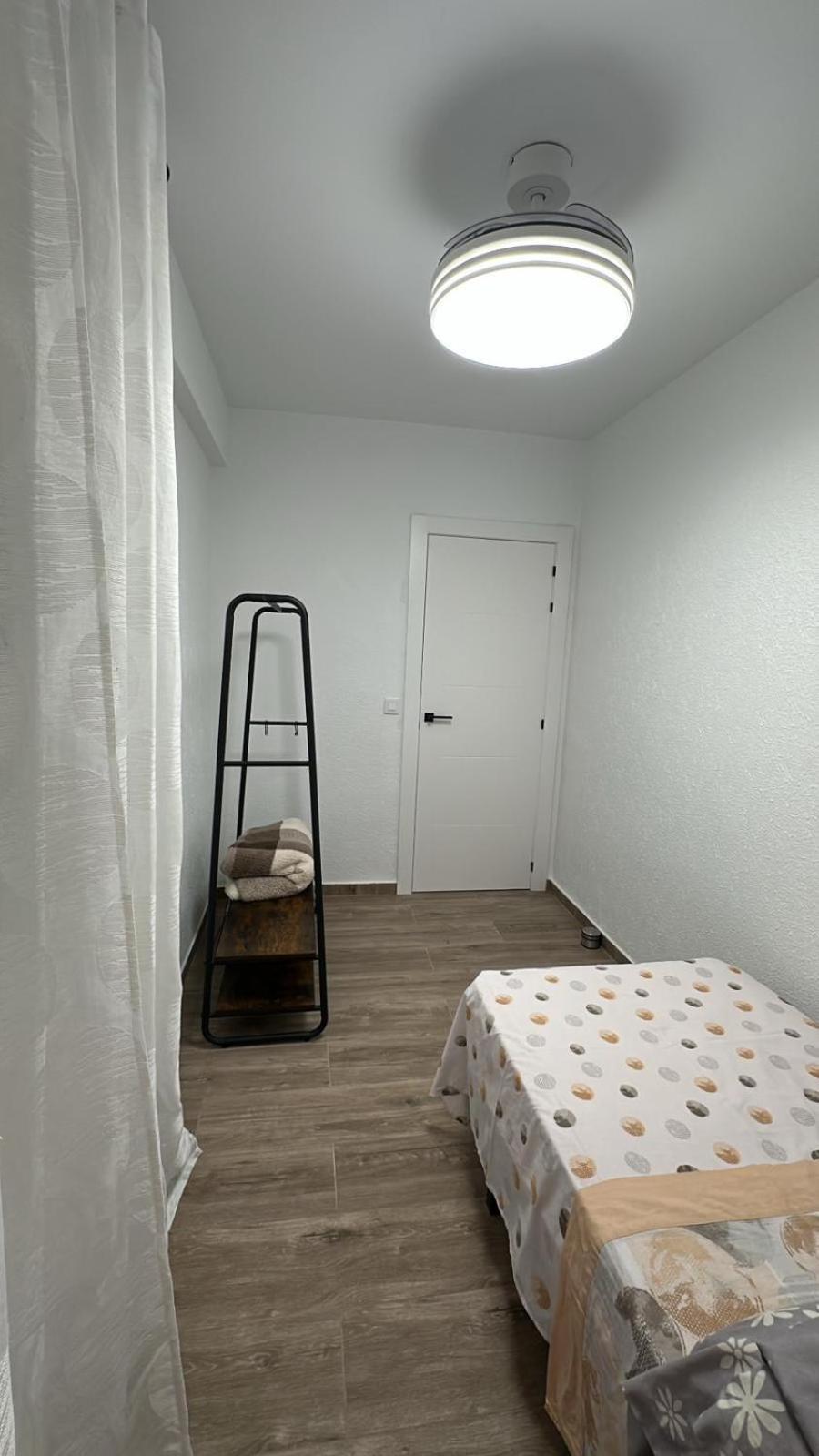 Happy Hideaway Apartment Аликанте Екстериор снимка