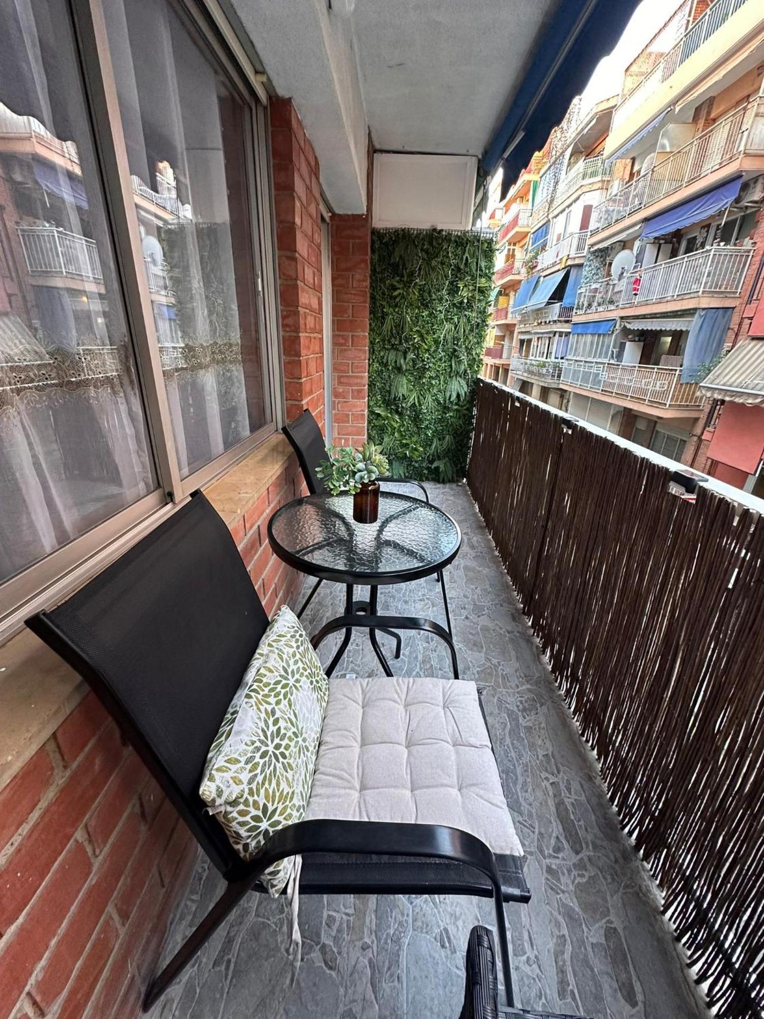 Happy Hideaway Apartment Аликанте Екстериор снимка
